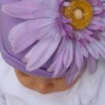 фиолетовая шапочка с цветком