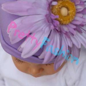 фиолетовая шапочка с цветком