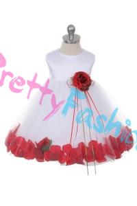 платье с алыми лепестками роз